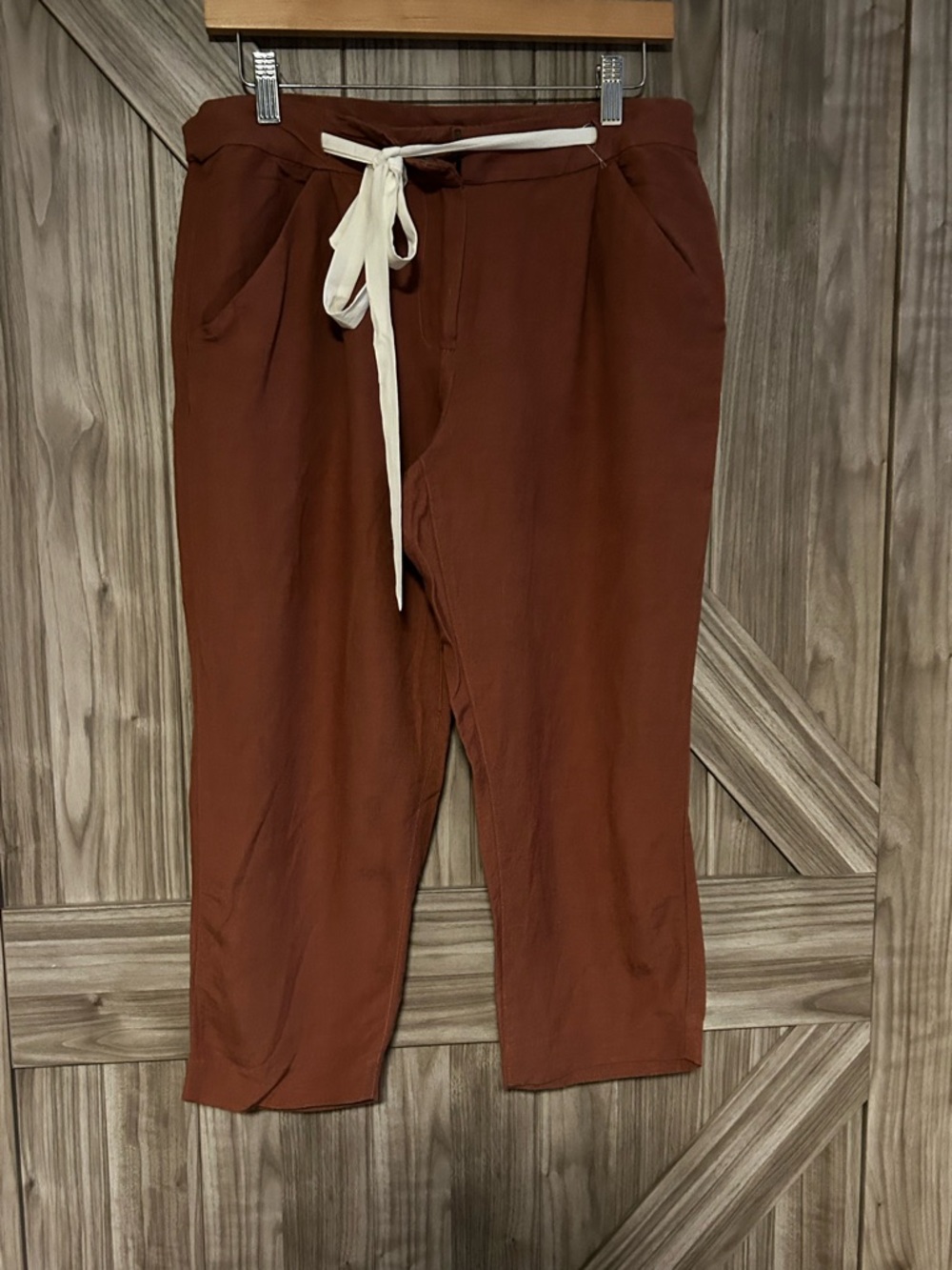 Linen blend Black Tape_ straight leg woman’s Capri Size Medium